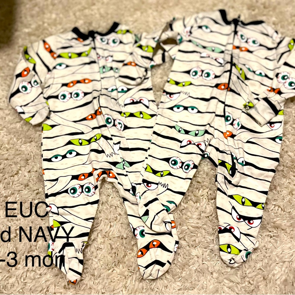 Old Navy Twin Mummy Pajamas Size 0-3 months